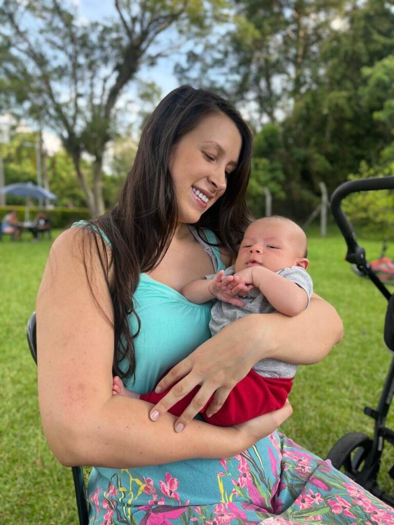 Jéssica D'Agostini com bebê